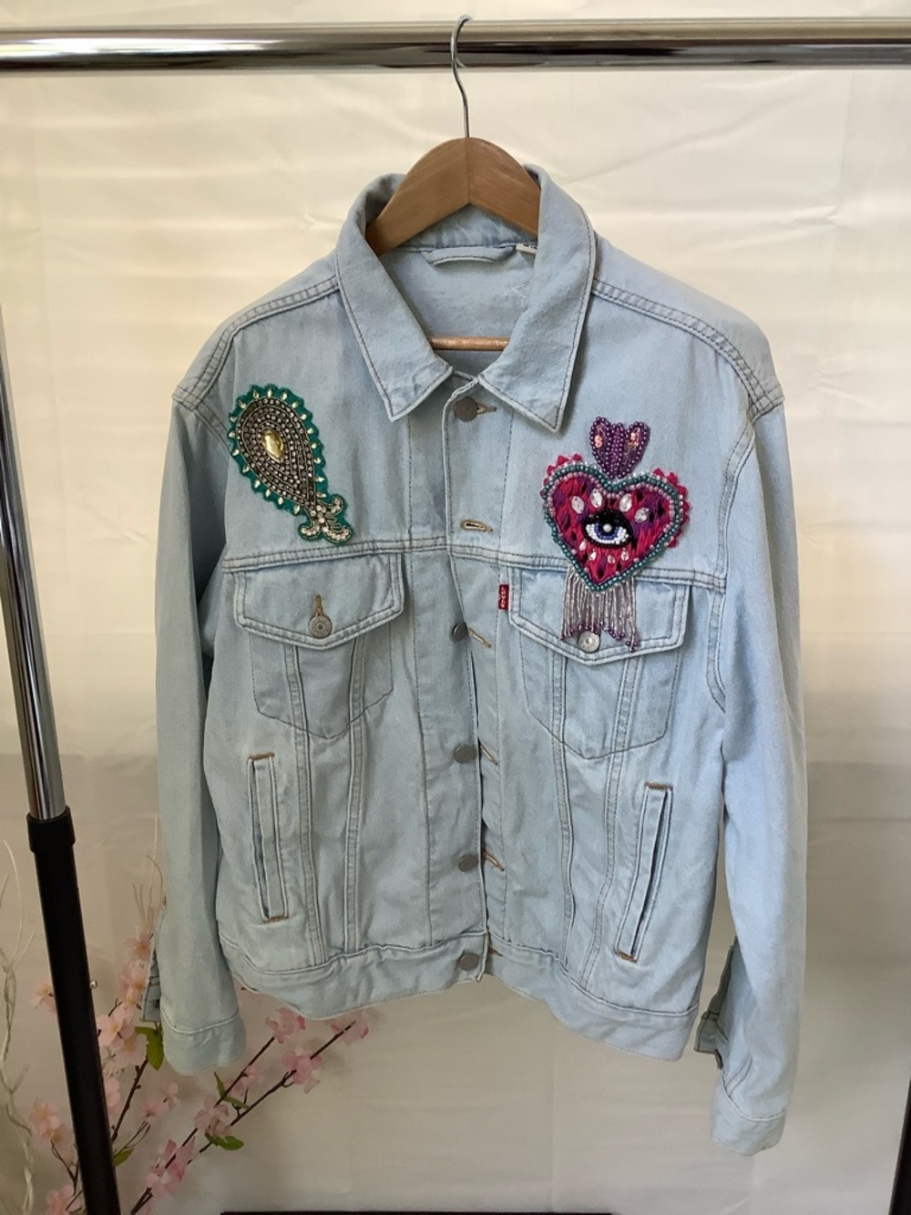 OOAK Custom Levi’s Beaded Sacred Heart & Frida Trucker Jacket Hand-EmbroideredXL - Picture 4 of 15